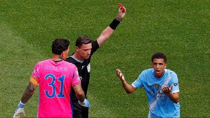 Pep Guardiola phản đối trọng t&agrave;i, cầu thủ Man City bị tăng &aacute;n phạt