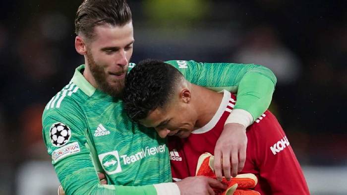 Bỏ ngoài tai lời khuyên của Ronaldo, De Gea 'trả giá' cực đắt
