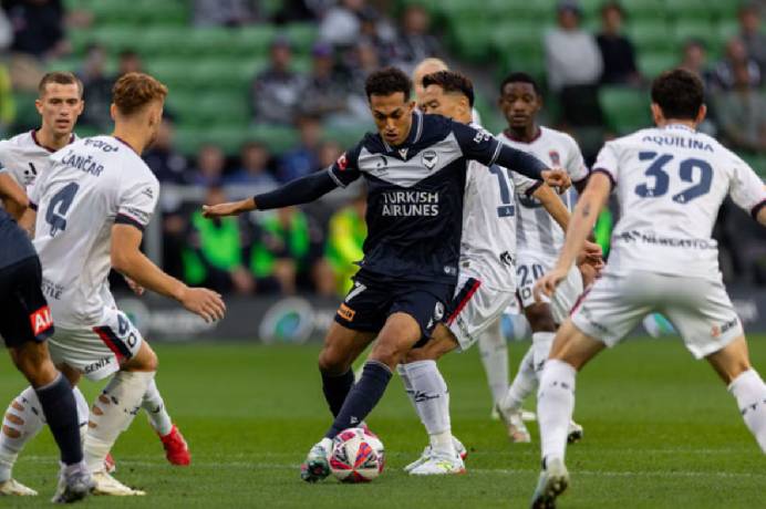 Soi kèo góc Newcastle Jets vs Melbourne Victory, 15h35 ngày 24/10