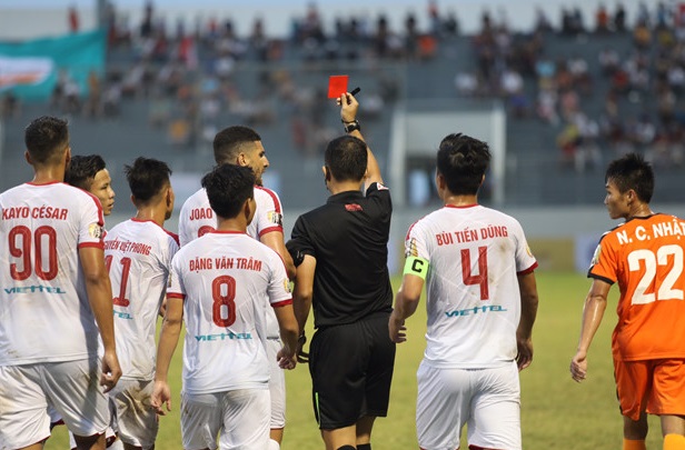 Bùi Tiến Dũng thừa nhận sự thật phũ phàng sau thất bại của Viettel