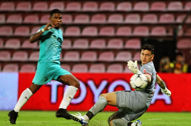 Đặng Văn Lâm phát biểu bất ngờ sau thất bại của Muangthong