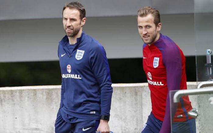 Southgate đồng &yacute; &lsquo;thỏa hiệp&rsquo; với Mourinho