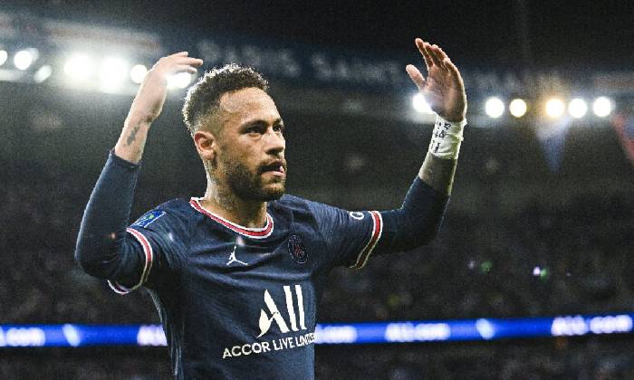 Bị chính CĐV đội nhà la ó, Neymar nhanh chóng buông lời khiêu khích