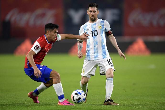 Soi kèo hiệp 1 Chile vs Argentina, 8h00 ngày 26/6