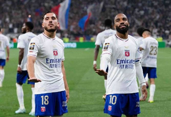 Lyon bị giáng xuống hạng Ligue 2