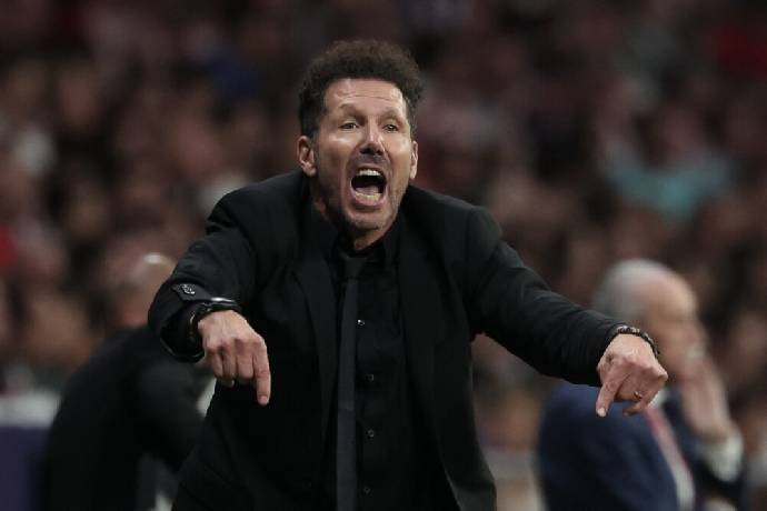 Diego Simeone: 'Quá bạo lực, cậu ta xứng bị đuổi 1000 lần'