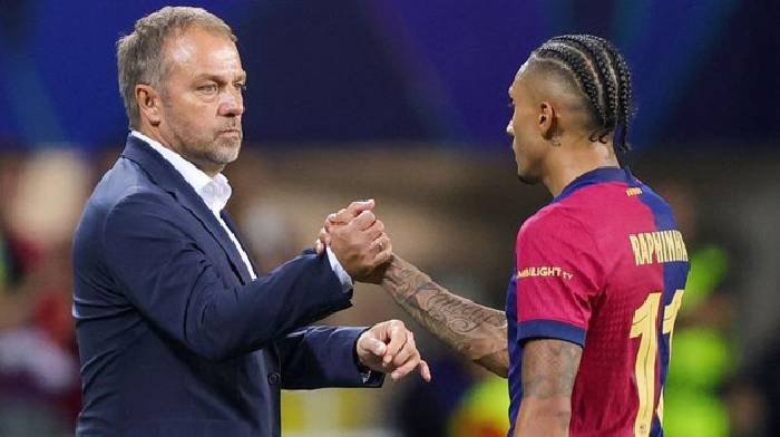 Raphinha lỡ hẹn với El Clasico, Hansi Flick bị cấm chỉ đạo