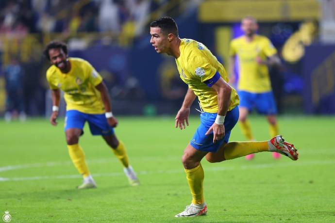 Ronaldo lập cú đúp siêu phẩm, Al-Nassr dễ dàng hạ gục Al-Akhdood