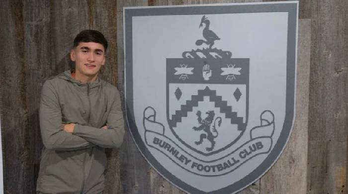 Trung vệ Việt kiều gia nhập đội b&oacute;ng của huyền thoại Man City