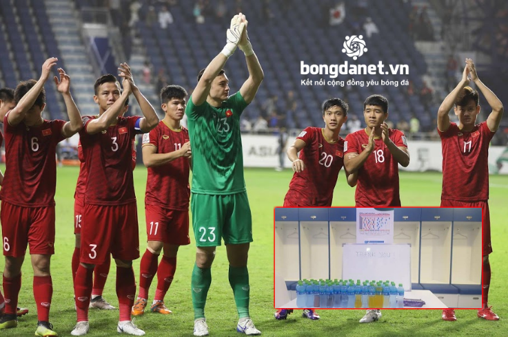 ĐT Việt Nam để lại tin nhắn đặc biệt ở UAE trước khi về nước