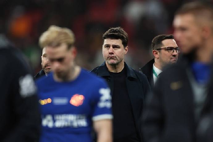 HLV Pochettino 'ng&oacute; lơ' chủ tịch Chelsea, thất vọng v&igrave; thua C&uacute;p Li&ecirc;n đo&agrave;n