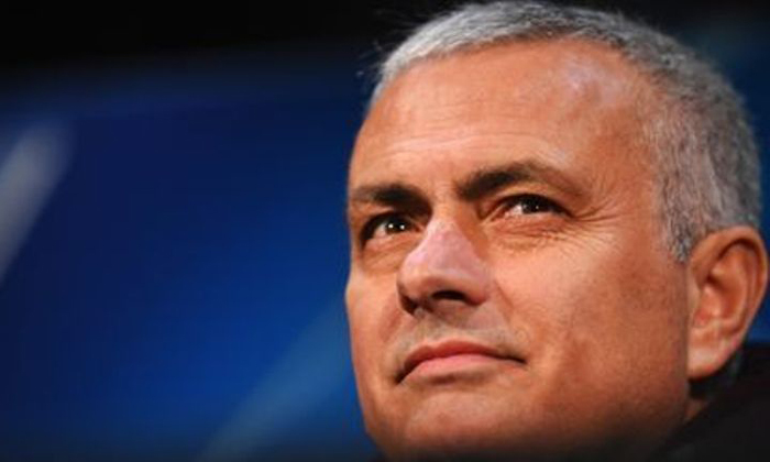 Mourinho b&oacute;ng gi&oacute; tiết lộ điểm đến g&acirc;y sốc khi t&aacute;i xuất
