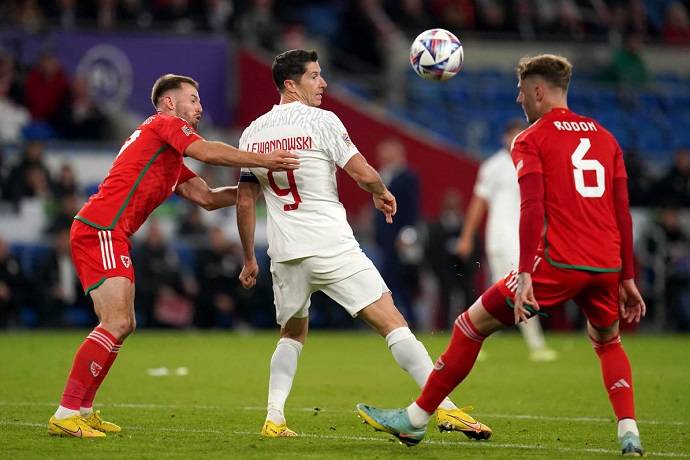 Soi k&egrave;o phạt g&oacute;c Wales vs Ba Lan, 2h45 ng&agrave;y 27/2