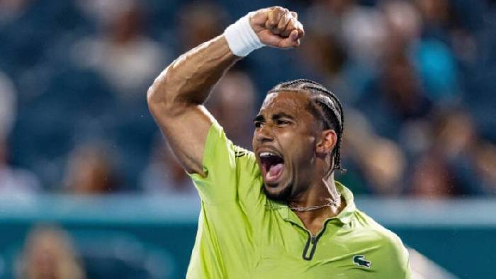 Arthur Fils cứu 4 match point trước Tommy Paul, lần đầu v&agrave;o b&aacute;n kết giải Masters 1000