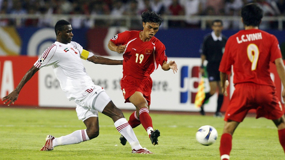 Hai nh&agrave; v&ocirc; địch AFF Cup 2008 so t&agrave;i với c&aacute;c ng&ocirc;i sao T&acirc;y Ban Nha
