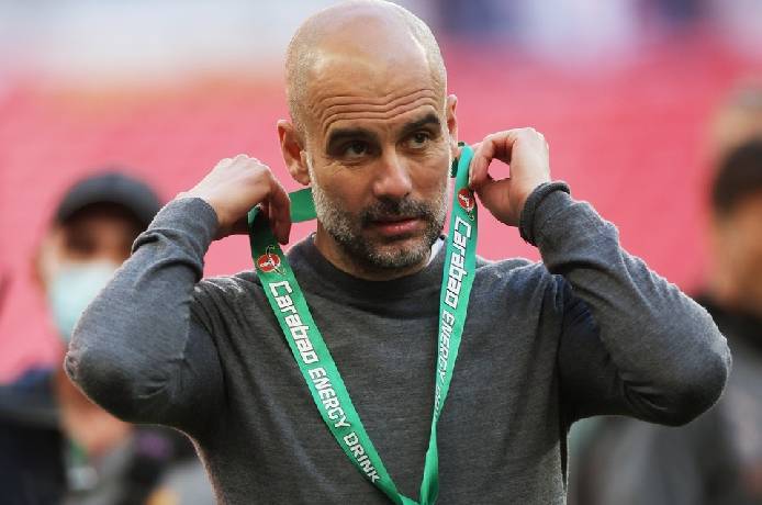 HLV Pep Guardiola đi v&agrave;o lịch sử b&oacute;ng đ&aacute; Anh