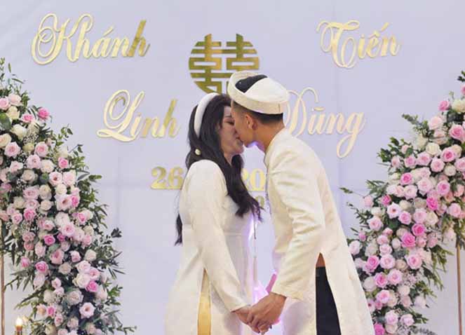 Lộ diện &lsquo;si&ecirc;u tiền đạo&rsquo; dễ d&agrave;ng khuất phục hậu vệ th&eacute;p B&ugrave;i Tiến Dũng