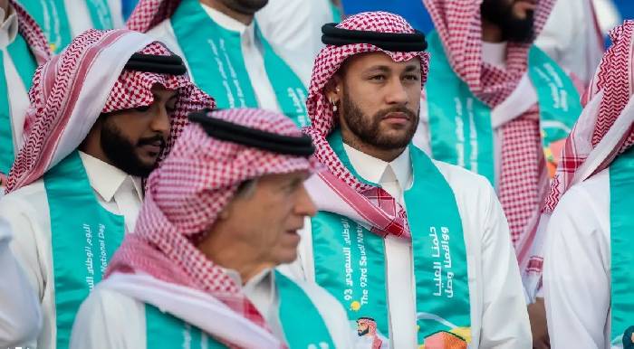 Ngựa quen đường cũ, Neymar cầm đầu 'nổi loạn' ở đội bóng mới