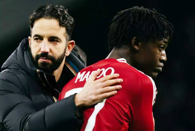 Kobbie Mainoo nhất quyết ra đi dù nói chuyện với HLV Amorim