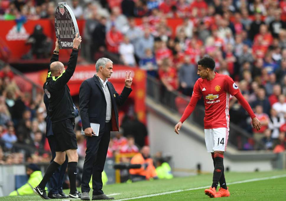 Lingard khiến HLV Mourinho n&oacute;ng g&aacute;y với chia sẻ đặc biệt về Solskjaer