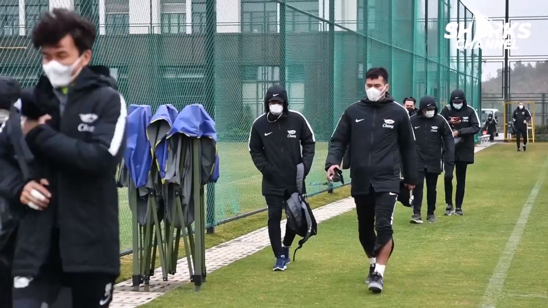 Cầu thủ Thái Lan hốt hoảng rời Trung Quốc vì virus Corona