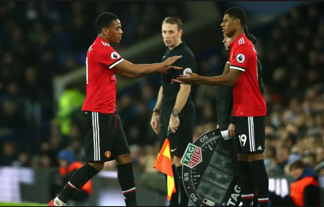 Ngoại hạng Anh tính áp dụng luật thay người mới khi trở lại