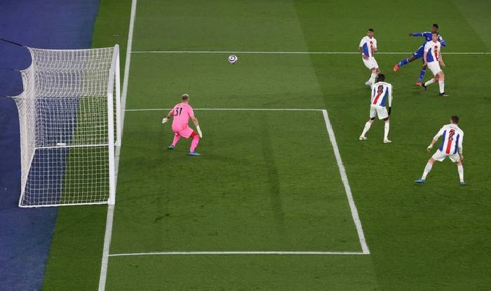 Kết quả bóng đá hôm nay 27/4: Leicester, Napoli ca khúc khải hoàn, Milan thua sốc