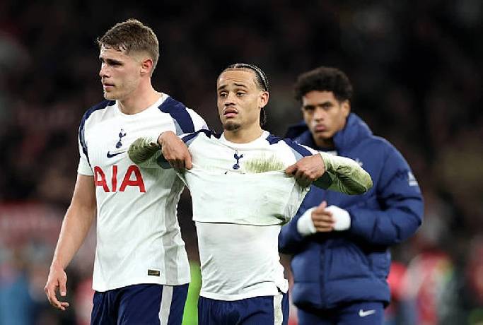 Si&ecirc;u m&aacute;y t&iacute;nh dự đo&aacute;n Tottenham sẽ xuống hạng