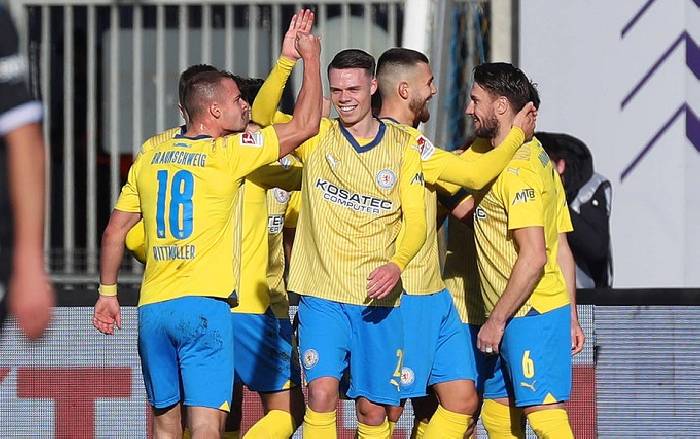 Soi kèo góc Braunschweig vs Saarbrucken, 1h30 ngày 28/5