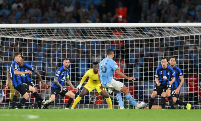 Man United hứa tăng lương gấp đôi, á quân C1 lập tức tỏ thái độ