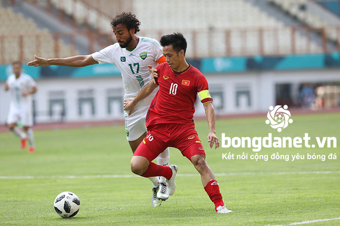 B&aacute;o ch&acirc;u &Aacute; bất ngờ khi Văn Quyết kh&ocirc;ng được triệu tập