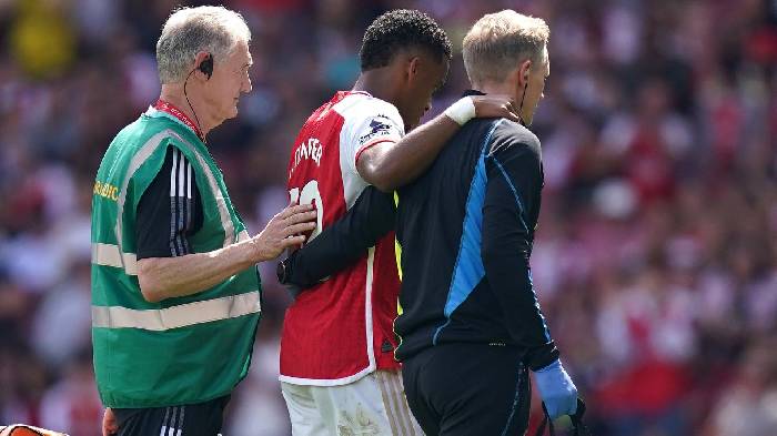 T&acirc;n binh nghỉ hết m&ugrave;a, Arsenal chốt vội 'người thừa' của Barca