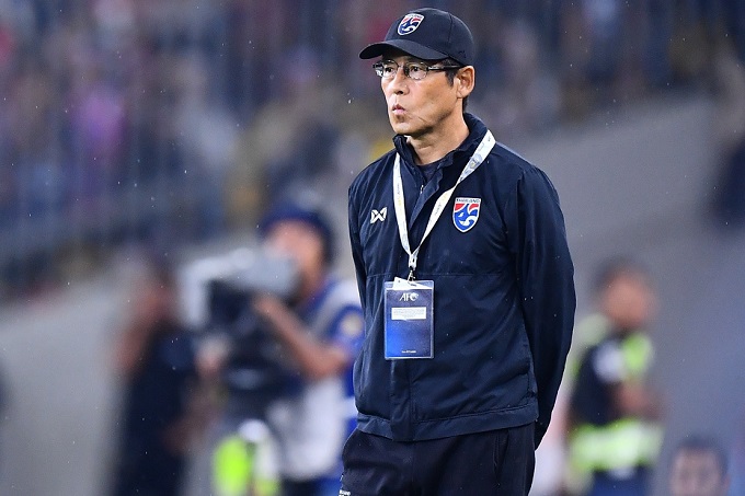 HLV Nishino n&oacute;i g&igrave; về trận thua bẽ b&agrave;ng trước U22 Indonesia?