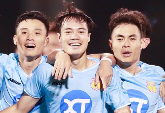 Văn Toàn hạnh phúc vì “nổ súng” trong màu áo Nam Định