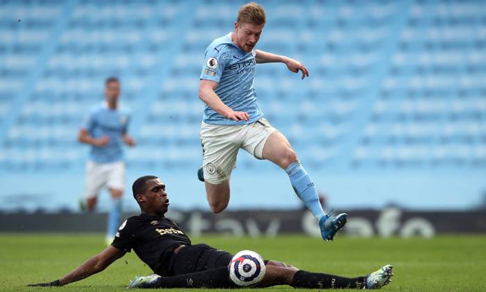 Kevin Bruyne s&aacute;nh ngang Harry Kane, lọt Top 10 kiến tạo xuất sắc nhất