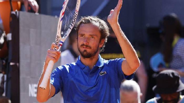 Medvedev thắng ‘thần tốc’ sau 63 phút, giành vé vào vòng 4 Madrid Open