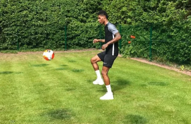 Marcus Rashford khiến CĐV MU mừng rơi nước mắt