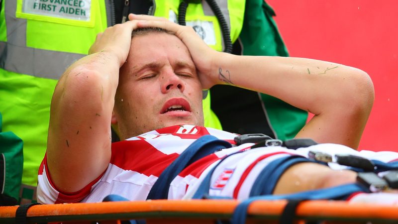 Sốc nặng với pha chấn thương gẫy gập chân của Ryan Shawcross