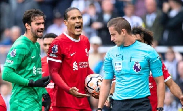 FA tiến hành điều tra, Van Dijk đối diện án phạt 'kinh hoàng'