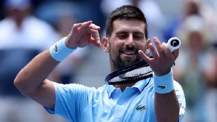 Djokovic ngược d&ograve;ng v&agrave;o v&ograve;ng 3 US Open, ph&aacute; kỷ lục của Federer