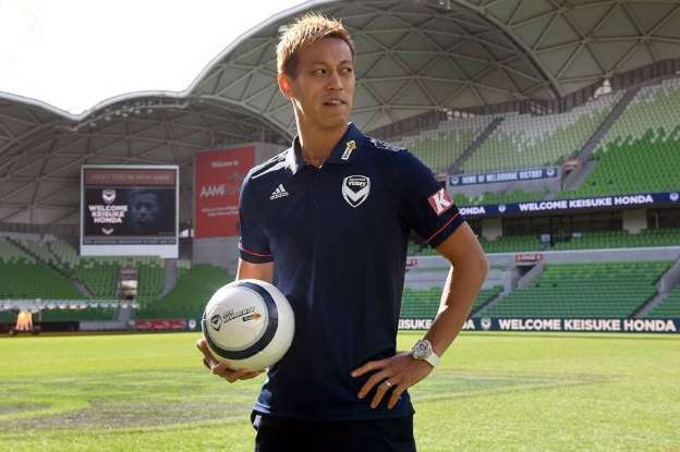 Keisuke Honda nộp đơn xin l&agrave;m cầu thủ MU
