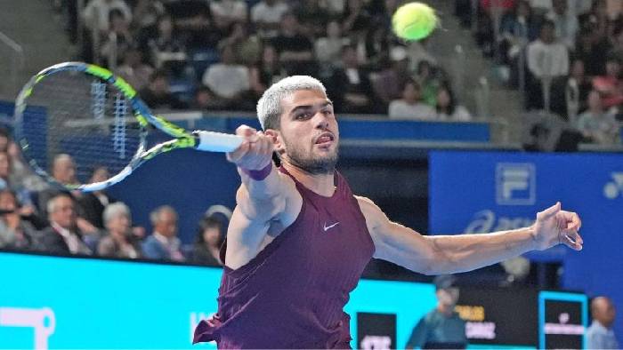 Alcaraz v&agrave;o b&aacute;n kết Japan Open, Zverev đấu Medvedev ở tứ kết China Open