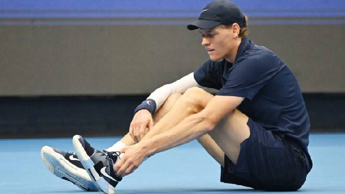 Sau Alcaraz, đến lượt Sinner d&iacute;nh chấn thương ở China Open