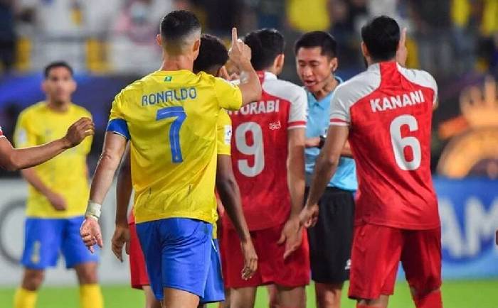 Báo thân Real dành 'mưa lời khen' cho tình huống Ronaldo từ chối hưởng phạt đền