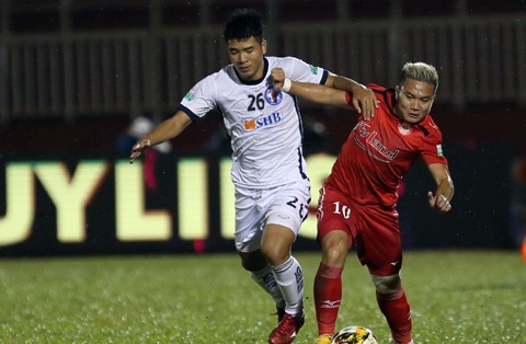 SHB Đà Nẵng thua đậm, Hà Đức Chinh trở thành vật 'tế thần'