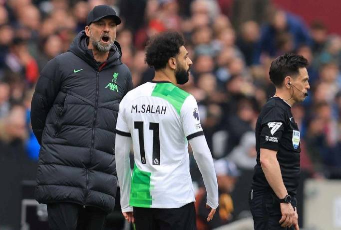 Salah tranh cãi nảy lửa với HLV Klopp chỉ vì… một cái bắt tay