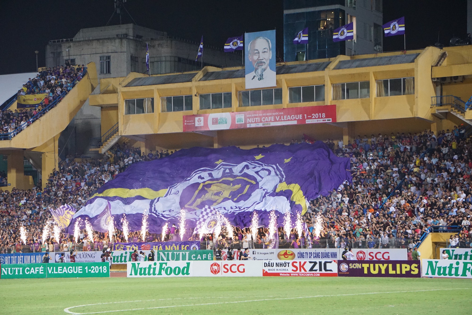 Sau sân Thiên Trường, sân Hàng Đẫy mở cửa tiếp đón khán giả