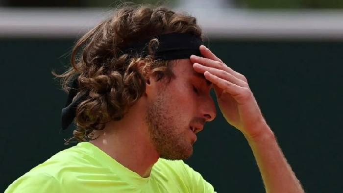Tsitsipas thua sốc tay vợt hạng 167 thế giới ở vòng 2 Roland Garros