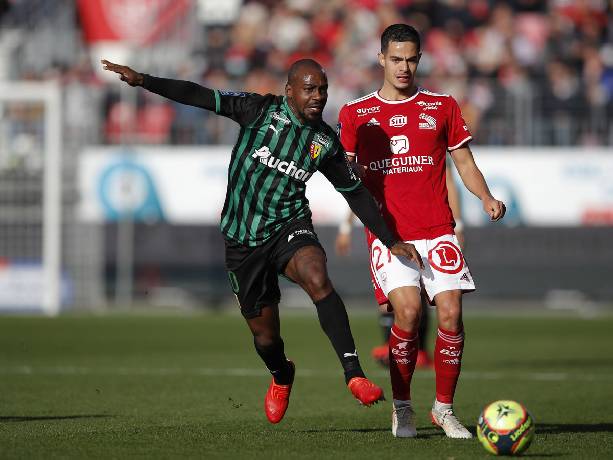 Soi kèo góc Lens vs Brest, 01h45 ngày 30/8