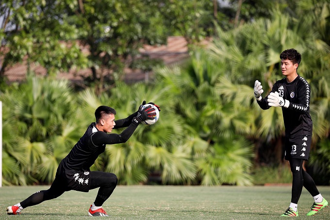 Tin chuyển nhượng V.League: Bỏ qua B&ugrave;i Tiến Dũng, H&agrave; Nội chọn Ph&iacute; Minh Long